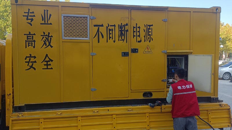 九龙柴油发电机组和UPS电源配合使用时，如何避免切换过程中的电力中断？